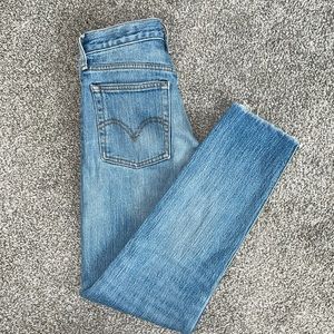 Levi’s Cropped Jeans